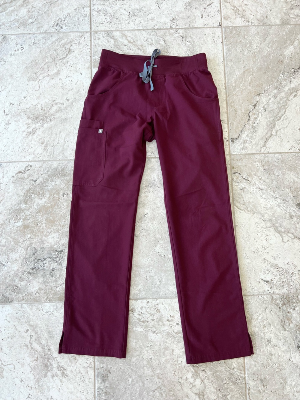 FIGS Women’s Kade Cargo Scrub Straight Leg Pants Burgundy Red (PO# 1450), XS